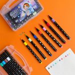 ماژیک چند منظوره براشینگ مدل Glitter Color اکلیلی طرح گربه فضانورد بسته 12 عددی - تصویر 12