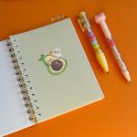 دفترچه یادداشت سیمی صفحه رنگی جلد پفکی طرح میوه خرگوشی - تصویر 3
