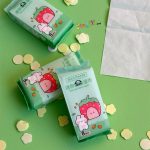 دستمال مرطوب فانتزی جیبی طرح بلوبری و توت فرنگی بسته 8 عددی - تصویر 3