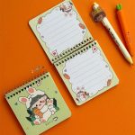 دفترچه یادداشت سیمی حاشیه دار سویل طرح دختر هویجی - تصویر 3