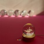 چراغ خواب رومیزی سه بعدی طرح گوی کریستال - تصویر 4