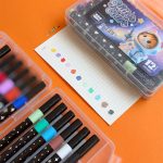 ماژیک چند منظوره براشینگ مدل Glitter Color اکلیلی طرح گربه فضانورد بسته 12 عددی - تصویر 6